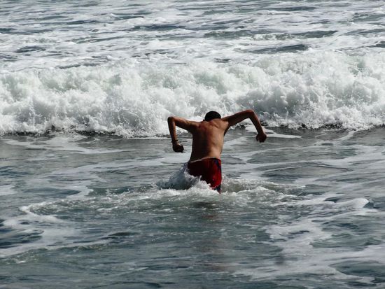 ich mich im Meer amüsiere und abkühle. Saludos amigos