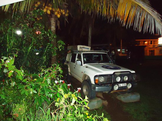 Vor diesem kleinen, schickenCafé durften wir sogar in unseren Autos übernachten.