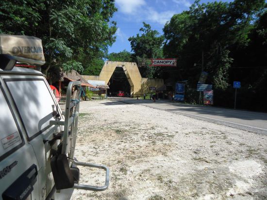 Vor den gebührenpflichtigen Toren des Nationalparkes übernachten wir und...