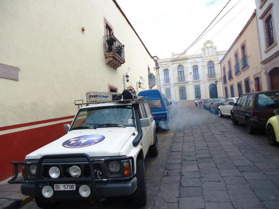 Wiedersehen in Zacatecas. Auch der Bündner VW Bus raucht morgens stark