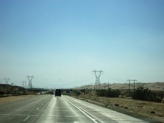 ..Kaliforniens Wüste beginnt.