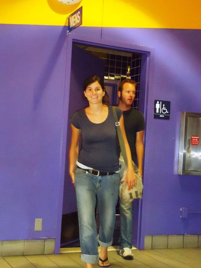 Letzter Pippi-Halt vor dem stürmischen Eintritt