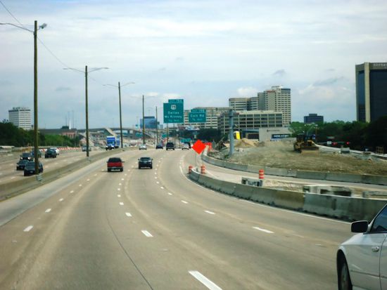 Aber hier bin ich jetzt bereits durch Dallas und fahre auf der George Bush Freeway raus