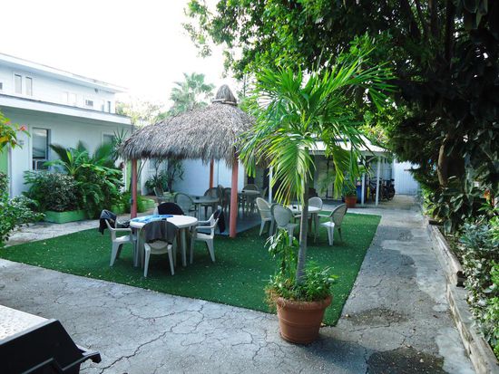 Lieber noch ein Foto von der Küche aus, als eines vom Zimmer. Muss ja nicht sein....