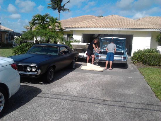 Sieht hier vor dem Haus in Delray bereits wie nach einem kleinen Autohandel aus, isn't??