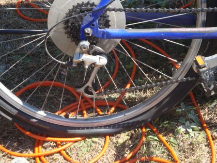 ...und schon wieder ne Platte am Velo von Urs. Müssen vermutlich zurück nach Meteora und das "auf Garantie" reparieren lassen..