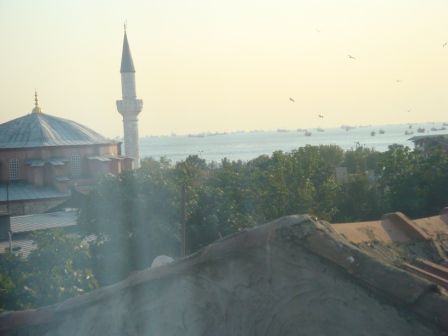 Zurück in Istanbul in derselben Wohnung wie vor einer Woche. Hier mit Blick auf das Marmarameer.
