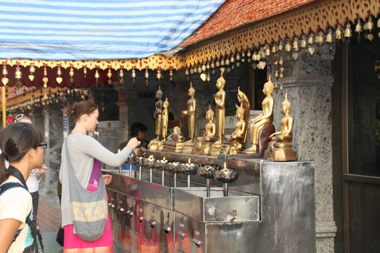 ...hier wurde Lampenöl nachgefüllt und gebetet...