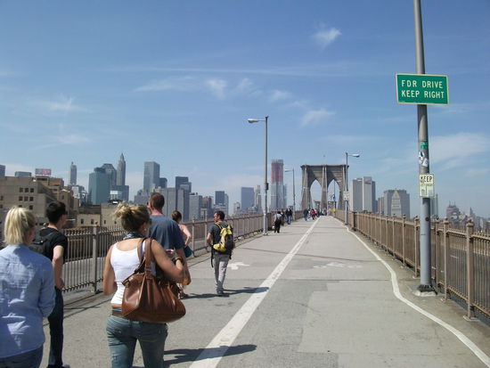 manhatten bridge!!!
ein langer, langer marsch...von einem ende zum anderen.