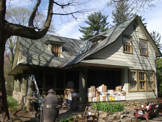 hier das haus indem wir seit beginn wohnen. typisch amerikanisch!!! mit vielen weinschachteln, da der besitzer weinverkäufer ist!!
also jeden tag ein schlückchen wein auch für uns....!