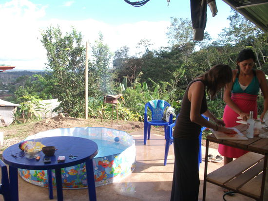 ingrid und ich machen vorbereitungen fuers weihnachtsessen