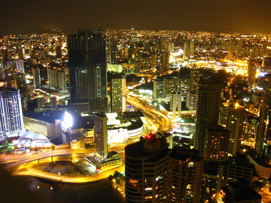 und voila, die schoene stadt bei nacht!!