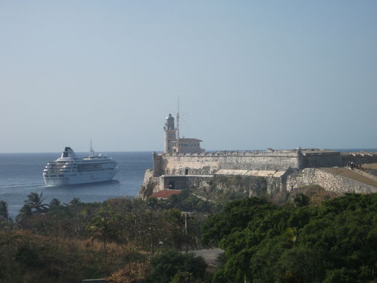 direkt an der hafeneinfahrt, somit die strategisch wichtigste festung!