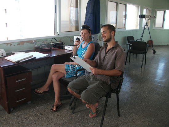 im leuchtturm auf der festung, durften wir funken und schreiben...haha!!
uebrigens ist der leuchtturm heute noch besetzt, bzw. werden fahnen gehisst fuer "wichtige boote", oder so aehnliches!!