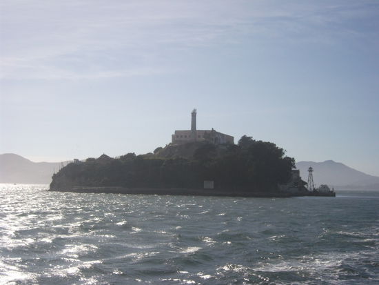 waehrend der gefaegniszeit wurden appartments und gaerten fuer waerter und direktoren umgebaut, die dort ganz normal lebten.