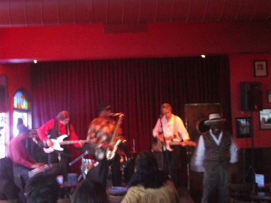 bild etwas verschwommen, aber die band war der ultimative wahnsinn!!