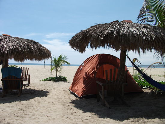 dadurch der zeltplatz voll war, hatten wir die ehre unser zelt in der ersten reihe aufzustellen.
nicht auszuschliessen die furchtbar laestigen krebse in der nacht, so sture tiere - man kann sie 5 mal wegschiessen und sie kommen wieder..!