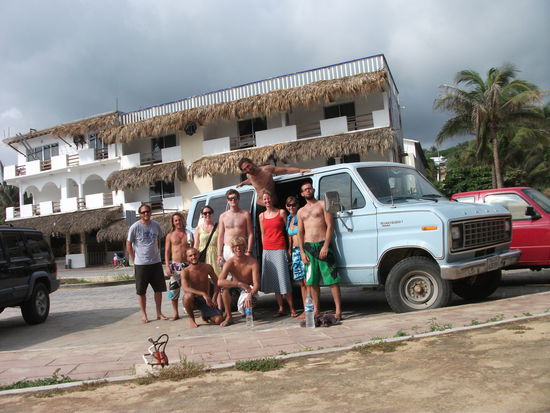 unsere ganzen freunde: christian, omer, esta, alex, barnz, melanie, ich, harry, thomas und hans