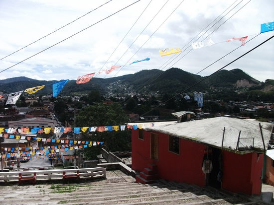aussicht auf cristobal von einer beruehmten stiege die man unbedingt einmal gegangen sein soll..