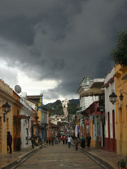 gassen von cristobal mit einer urrigen wolkenstimmung!