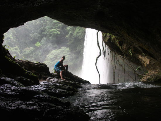 aus der hoehle fotographiert.