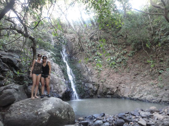 2 coole ladies vorm badepool!!