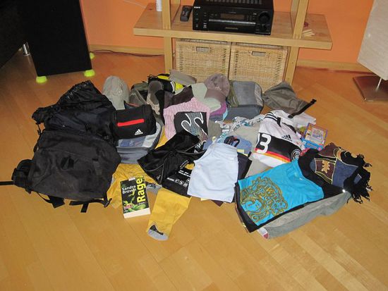 Oh je, wie soll das alles in einen 50 l Rucksack passen...?! Ist echt nicht einfach für 3 Monate zu packen und dabei so wenig wie möglich und nur soviel wie nötig mitzunehmen...