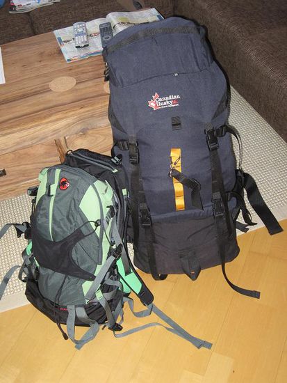 Irgendwie geht's dann doch immer... Nach mehrfachem aussortieren ist der Rucksack endlich gepackt und sogar noch tragbar...! 