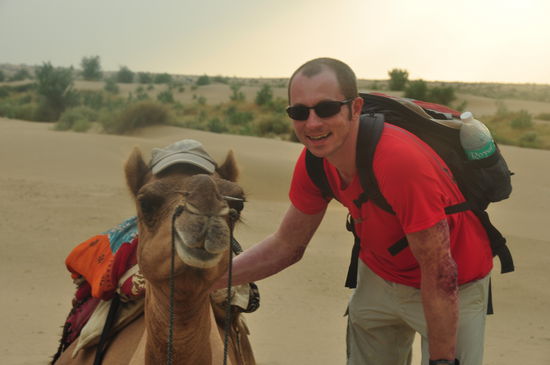 Gestatten: Adu (links) und ich auf Wuestensafari