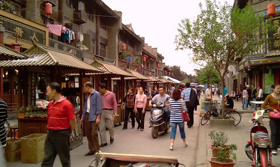 Shopping - Einkaufsmeile mit vielen kleinen Ständen