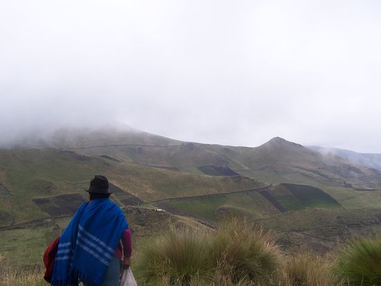 auf der Busfahrt nach Isinilvi...noch war das Wetter bescheiden...