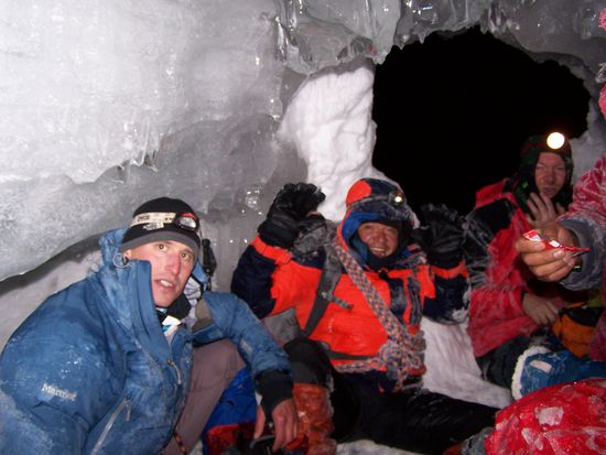 gute Stimmung in der Eishoehle trotz dem folgenden Rueckzug