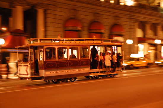 cable car in san francisco