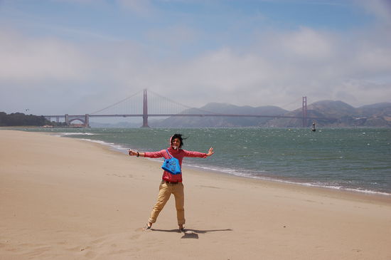 simone in front of golden gate bridge