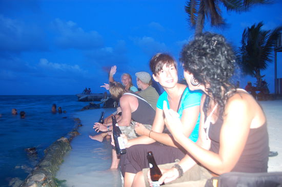 Nightsession am Split auf Caye Caulker