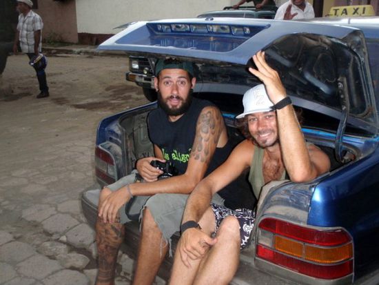 Taxifahrt zu siebt in Leon.