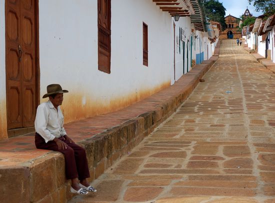 Old men in Bucaramanga just chillin`...