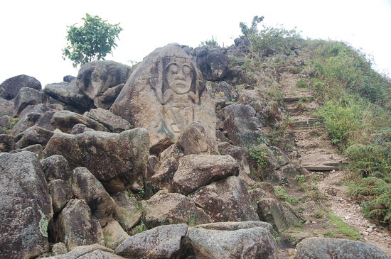 Eine der zahlreichen Steinskulpturen in San Agustin