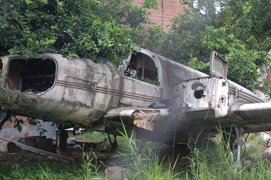 eins der unzaehligen Flugzeuge Escobars...