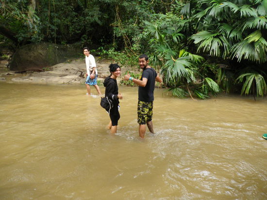 einer der unzaehligen Fluesse die wir im Park ueberqueren mussten..