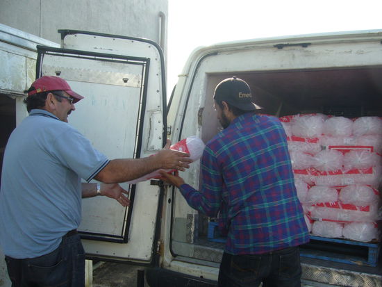 Gary und dessen Chef beim Eisausliefern...