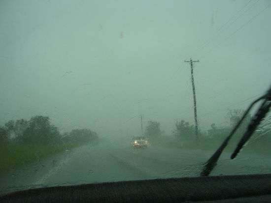 Das ist die Strecke von Mackay nach Cairns. Da gibts einiges zu sehen, leider war die Scheibe nur immer beschlagen und der Scheibenwischer kam auch nicht hinterher...