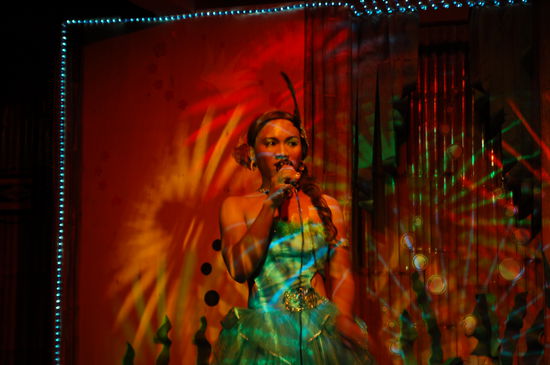 Bekky, die Transvestite mit der geilen Show aus unserem Hostel. Koestlich...