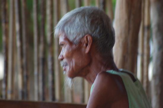 Der Dad unseres Bungalowbesitzers. Zufaellig liefen wir grade durch die Strassen, als der alte Mann 70 wurde und sind aufn paar Bierchen geblieben. Abgefahrene Party mit Karaoke (wie sollts auch anders sein) und nem, auf dem Stuhl eingepennten Geburtstagskind um 22.00....