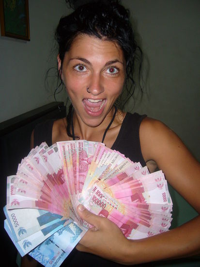 yes!! Money money... leider ist das umgerechnet grade mal 500 euro