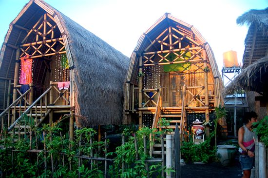 unsere beiden buden auf gili trawangan. bisschen versteckt und nicht am meer, dafuer gleich ma 100.000 billiger...