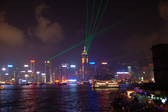Lasershow. taeglich ab 8 von Kowloon nd Hong Kong Island aus zu sehen...