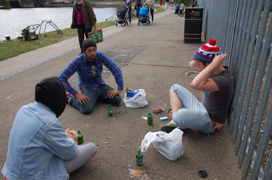 Wiedersehen mit Lawry und Jonny bei gutem Billigbier und Döner in Camden Town