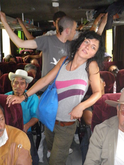 Busfahrt zum Wasserfall Hierva el Agua