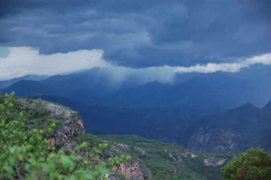 Krasse Regenfront im Anmarsch